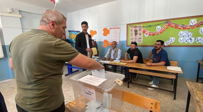 Hilvan'da oy verme işlemi başladı