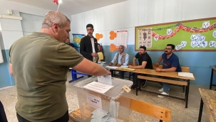 Hilvan'da oy verme işlemi başladı