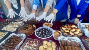 HRÜ Paylaşan Eller Grubu'ndan Öğrencilere Moral Desteği