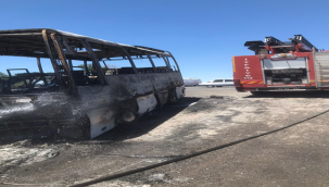 Şanlıurfa'da seyir halindeki polis servisi alev aldı
