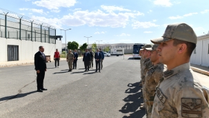 Vali Şıldak, Göç İdaresi İl Müdürlüğü ve Geri Gönderme Merkezinde İncelemede Bulundu