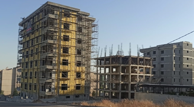 Arsa ve konut malzemeleri katlandı