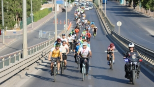 Bisiklet tutkunları Prof.DrKlaus Schmidt için pedal çevirdiler 