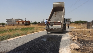 Büyükşehir Viranşehir'de Yol Kalitesini Artırmak İçin Sathi Asfalt Çalışmalarını Hızlandırıyor
