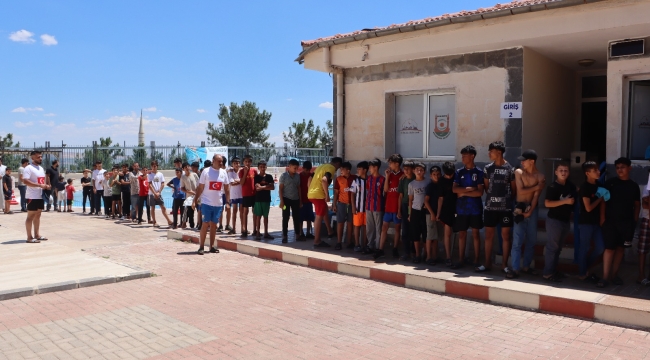 Çocuklar Büyükşehir'in Havuzlarında Serinliyor