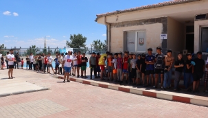 Çocuklar Büyükşehir'in Havuzlarında Serinliyor