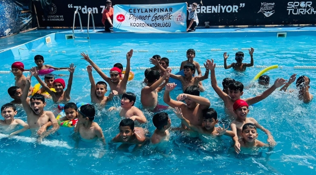 Hem öğreniyorlar hem de serinliyorlar 