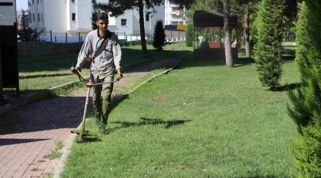 Karaköprü'de kapsamlı temizlik ve bakım çalışmaları sürüyor