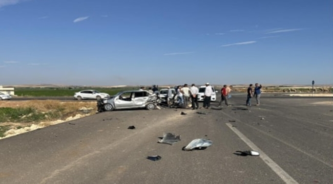 Suruç'ta kamyon ile otomobil çarpıştı, 3 yaralı