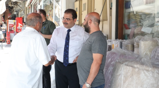 Başkan Canpolat, esnaf ve vatandaşlarla bir arada 