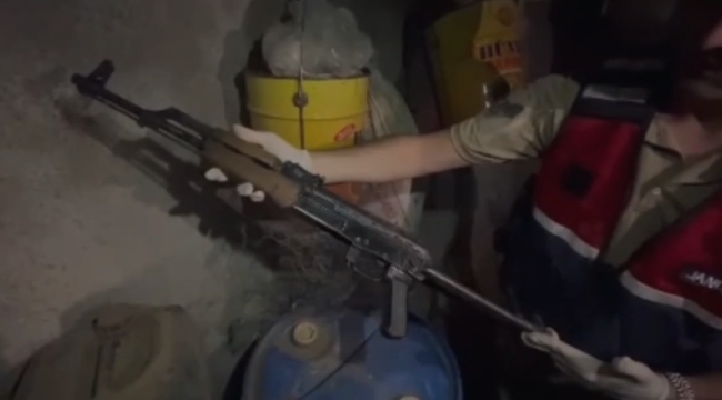 Jandarmadan Viranşehir'de 10 ayrı adrese eş zamanlı operasyon