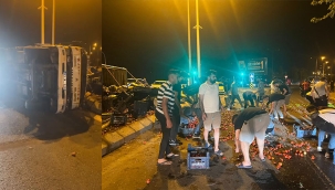 Karaköpür'de sebze yüklü kamyon devrildi