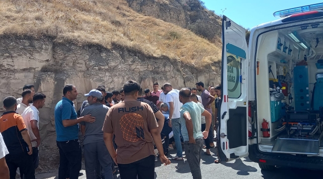 Birecik'te motosiklet otomobil ile çarpıştı: 1 yaralı