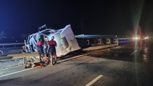 Haliliye'de yakıt tankeri devrildi sürücüsü hayatını kaybetti