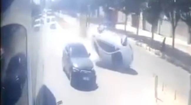 Karaköprü'de iki araç çarpıştı, 5 yaralı 