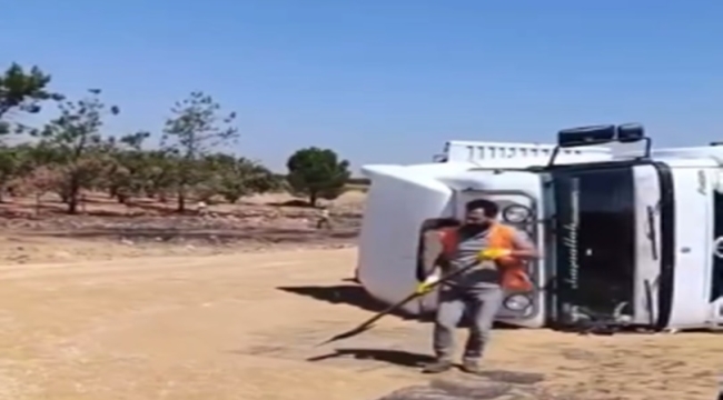 Şanlıurfa'da buğday yüklü tır devrildi, 1 yaralı