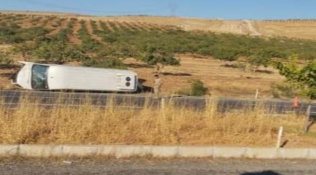 Şanlıurfa'da minibüs şarampole devrildi