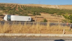 Şanlıurfa'da minibüs şarampole devrildi