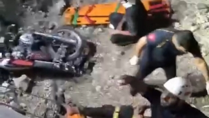 Şanlıurfa'da motosiklet çukura uçtu: 2 yaralı 