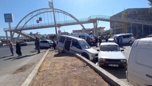 Şanlıurfa'da otomobil ile hafif ticari araç çarpıştı, 3 yaralı 