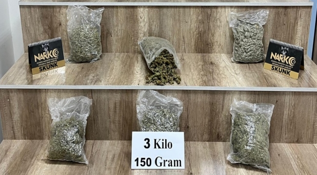 Siverek'te şüphe üzerine durdurulan araçtan 3 kilo uyuşturucu çıktı!