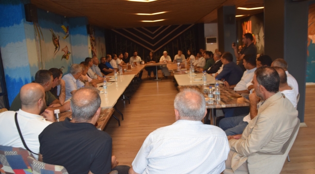 Viranşehir'de vekil Kunt ve belediye eş başkanları muhtarlarla bir araya geldi
