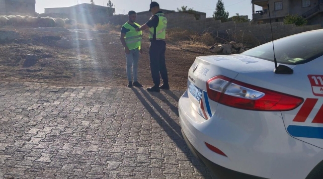 Birecik'te çobanlara reflektif yeleği dağıtıldı