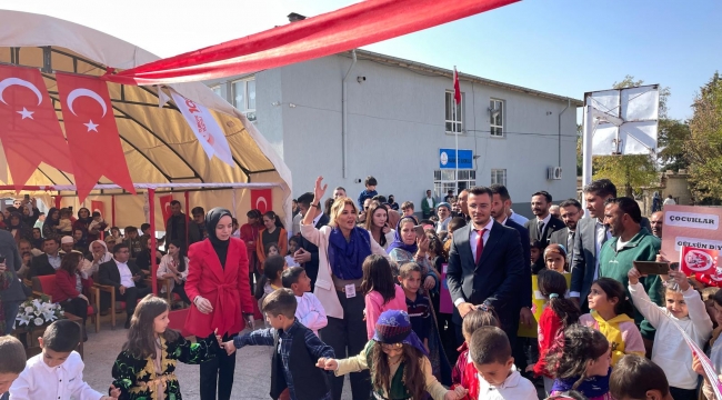 Gülben Ergen Şanlıurfa'da okul açılışına katıldı