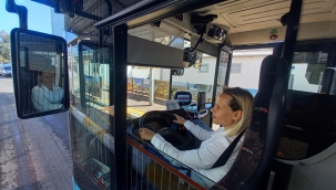 Şanlıurfa'da Bir İlk: Kadın Otobüs Şoförü Seferine Başladı