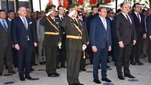 Şanlıurfa'da Cumhuriyet Bayramı çelenk sunma töreni yapıldı
