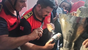 Şanlıurfa'da elini hamur kesme makinesine kaptırdı