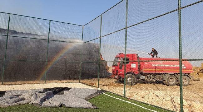 Şanlıurfa'da halı sahanın yanında yangın çıktı