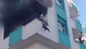 Şanlıurfa'da iki çocuk battaniyeye atlayarak canını kurtardı