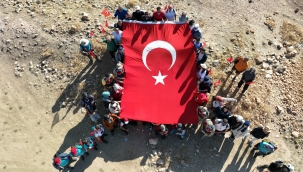 Şanlıurfa'da yüzlerce kişi Göbeklitepe'ye Cumhuriyet Yürüyüşü gerçekleştirdi