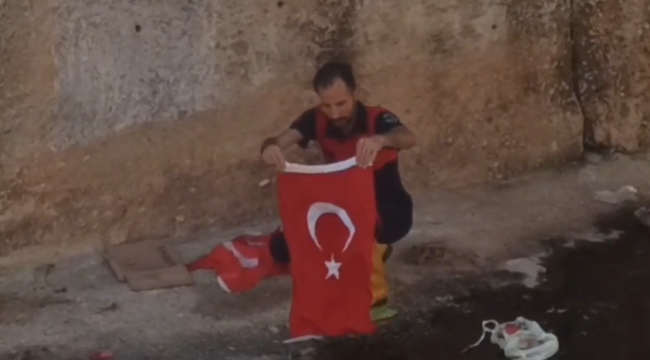 Şanlıurfa İtfaiyesi bayrak için harekete geçti