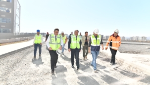  Vali Şıldak, Şehir Hastanesi İnşaatını İnceledi