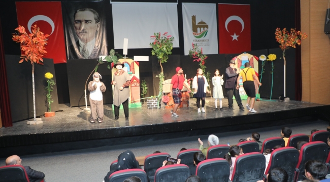 Çocuk Hakları Gününde Viranşehir'de tiyatro etkinliği düzenledi