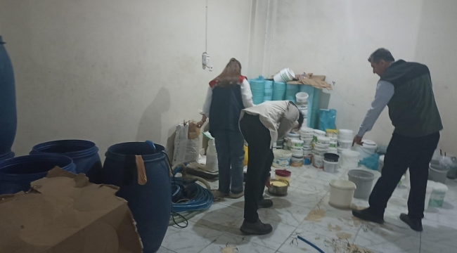 Eyyübiye'de sağlıksız koşullarda üretilen 500 kova yoğurt ve süt ele geçirildi