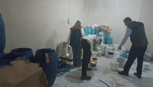 Eyyübiye'de sağlıksız koşullarda üretilen 500 kova yoğurt ve süt ele geçirildi