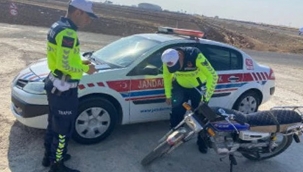 Jandarma motosiklet hırsızlarını Viranşehir'de yakaladı