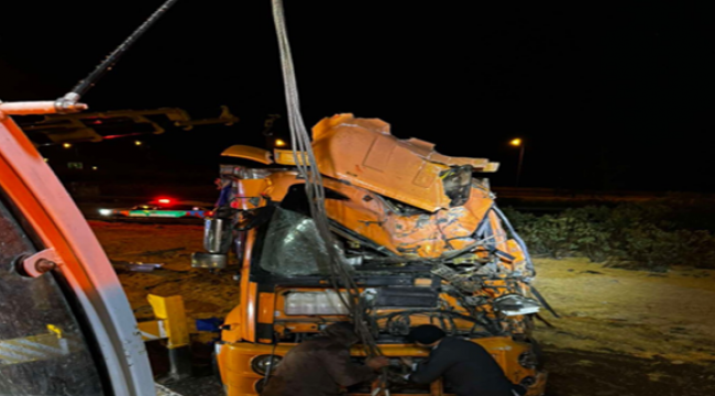 Şanlıurfa'da TIR' devrildi 1 kişi hayatını kaybetti