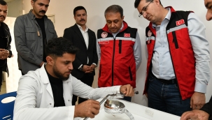 Vali Şıldak akrep üretim tesisini ziyaret etti 