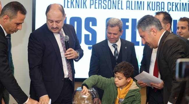16 kişi, canlı yayında kura sonucu işe başlatıldı