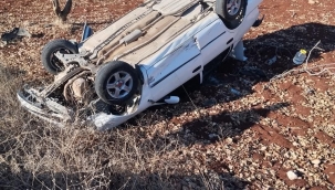 Halfeti'de otomobil takla attı 