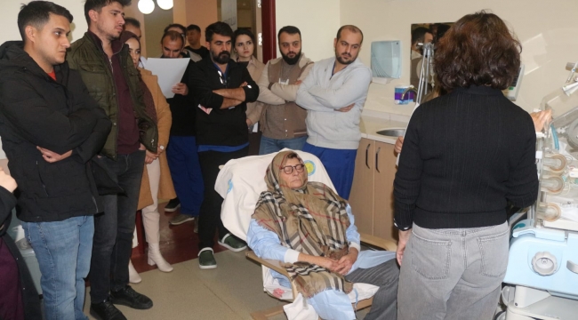 HRÜ'de "Ten Tene Hayata Sarılsın'' Projesiyle, Yenidoğan Yoğun Bakım ünitesindeki sağlık çalışanlarına eğitim verildi