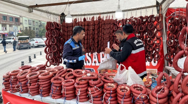 Şanlıurfa Büyükşehir Belediyesi Zabıtasından Sahte Sucuk Operasyonu