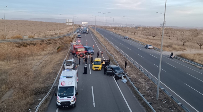 Şanlıurfa'da 2 otomobil çarpıştı, 5 yaralı