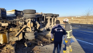 Şanlıurfa'da kamyon devrildi: 1 yaralı