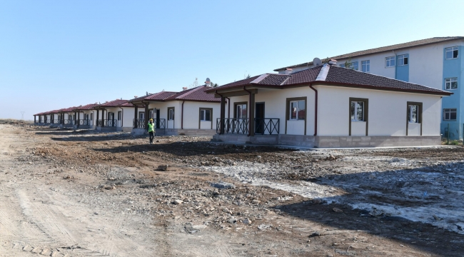 Vali Şıldak, Suruç'ta deprem konutlarında incelemelerde bulundu 