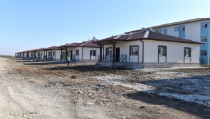 Vali Şıldak, Suruç'ta deprem konutlarında incelemelerde bulundu 